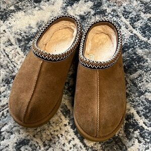 UGG Tasman Women’s Size 8